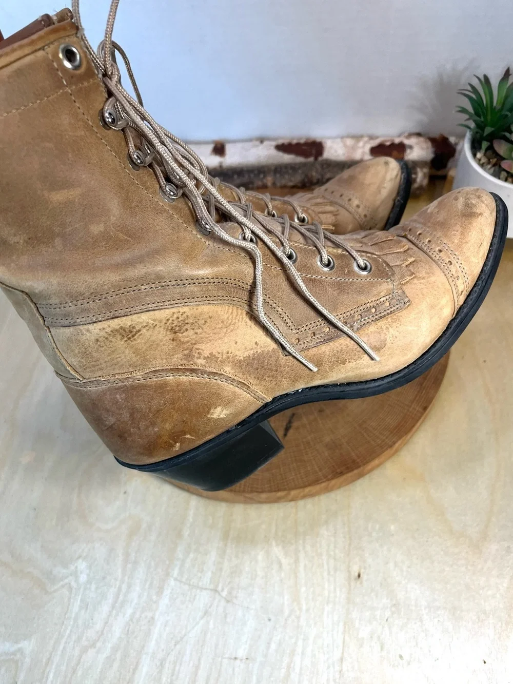 vintage Capezio kiltie cap-toe boots in a stone or tan leather color. Size 6.5